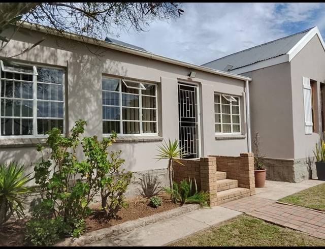 3 BEDROOM HOUSE FOR SALE IN ALBERTINIA